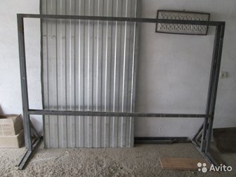 Срочно продается забор из оцинкованного профнастила и металлопрофиля, высота забора 2,05 м, длина 15,0 м,  Забор  в  отличном состоянии, без повреждений, был изготовлен в Армавире
