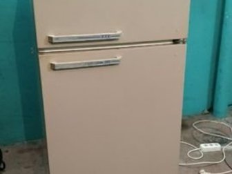 мастер по ремонту бытовой техники продаёт холодильник юрюзань, состояние отличное, работает как новый, гарантия,  ( холодильник в ремонте не был, сдали в связи с в Белгороде
