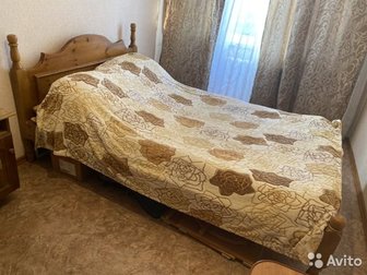 Кровать и тумба из натурального дерева , век ещё прослужит , можно покрасить в любой цвет , для настоящих ценителей эко мебели, в Бийске
