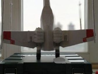 Самодельная бумажная модель повстанческого истребителя t-65 x-wing из киновселеной Star Wars,  Крышка кабины может открываться,  Один из самых популярных космических в Чебоксарах