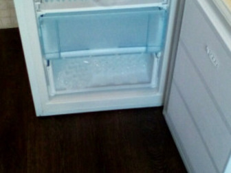 Холодильник Nord в хорошем состоянии,  2 камеры,  Морозилка снизу,  Полки - стекло,  Тихо работает,  Срочно! в Чите