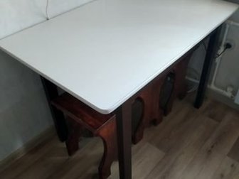 продам кухонный стол, размер 110 на 70 см, верхняя часть снимается в Ельце