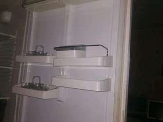 Холодильник Атлант!все работает из минусов отсутствует пластмасса на верхней морозилке , , , , работает исправно!!причина продажи есть ещё 1 холодильник этот стоит в Ярославле