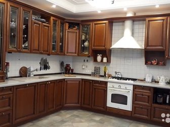 Продается кухонный гарнитур в хорошем состоянии,  Фасады натуральное дерево - ясень, корпус - ДСП, Длина гарнитура - 6, 4мСамовывоз, в Калининграде