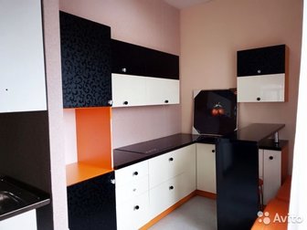 кухня Оранж размер 2,74 х 1,72Фасады: пленкаФурнитура: комбинированная Blum(Австрия)  Цена: 101999 рублей в Калининграде