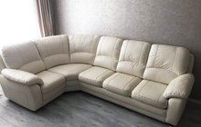 Продам белый кожаный диван с креслом