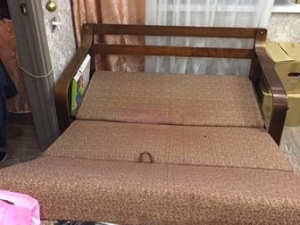 Диван-кровать, в хорошем состоянии,  Этот старичок прослужит вам ещё много лет, всё-таки качество проверенное годами,  Размер спального места 125 см на 180 см,  в Мурманске