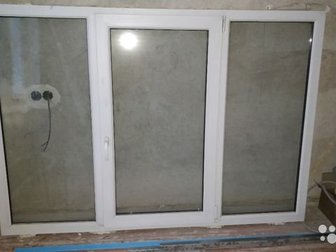 Пластиковое окно, б/у, 200х140, подоконник и карниз в комплекте в Мурманске