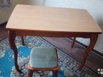 Продам стол и 2 стула,в обычном состоянии в Мурманске