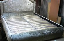 Кровати с мягким изголовьем в каретной стяжке