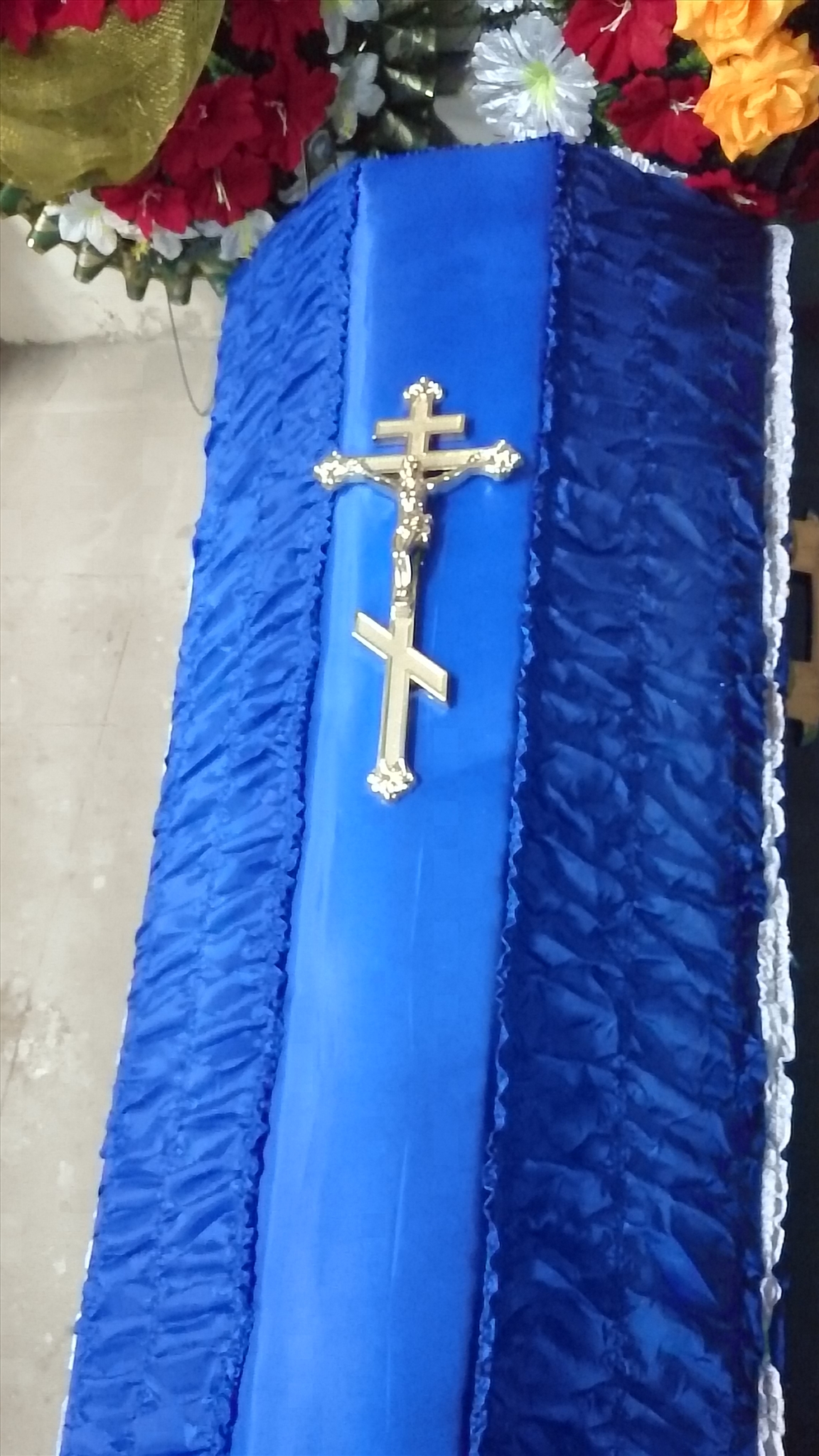 Гроб с крестом