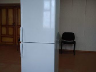 Холодильник Whirlpool в отличном состоянии в Рубцовске