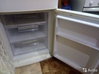 Продаю холодильник LG ,  высота 2м,   Выставляется температура морозильной камеры и холодильника, есть защита от детей,  Работает бесшумно ,  Цвет белый, в Рубцовске