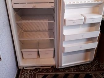 холодильник рабочий в хорошем состоянии, документы на него есть, в Рубцовске