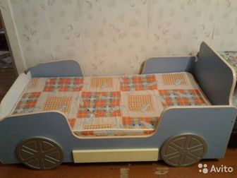 Кровать-машина в хорошем состоянии для детей 2-7лет,  Размер спального места70х14,   матрас пружинный, Состояние: Б/у в Рыбинске