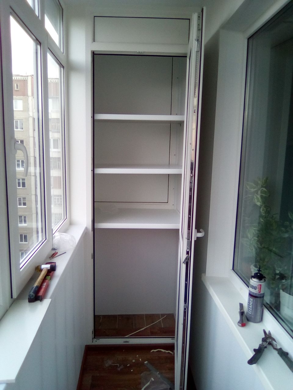 Напольный шкаф для балкона