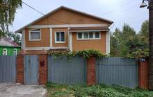 Продам дом- Волоховская 49. На территории летний кирпичный д