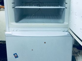 Продаю холодильник Индезит , С гарантией на пол года от мастера ,  Холодильник полностью исправен в хорошем состоянии , Цена 6000 руб,  ??????Возможна доставка! в Великом Новгороде