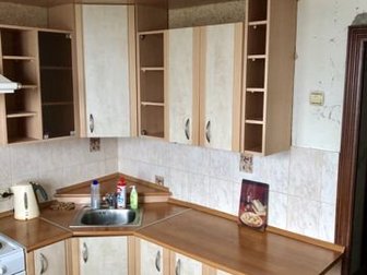 Кухонный гарнитур в отличном состоянии, угловой в стандартную кухню 8м2, длинна примерно 2м на 1,9, много шкафчиков, все в рабочем состоянии, в Воронеже