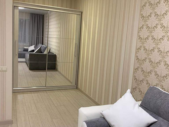 Сдается уютная благоустроенная квартира в новом кирпичном доме,  Ваши преимущества: - квартира оборудована качественной мебелью и новой бытовой техникой, - дом с в Воронеже